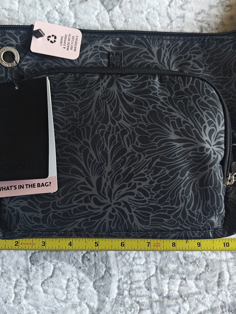 Baggallini Black Gray Floral Travel Pouch
Securtex Anti-Theft Memento Crossbody - Picture 10 of 11